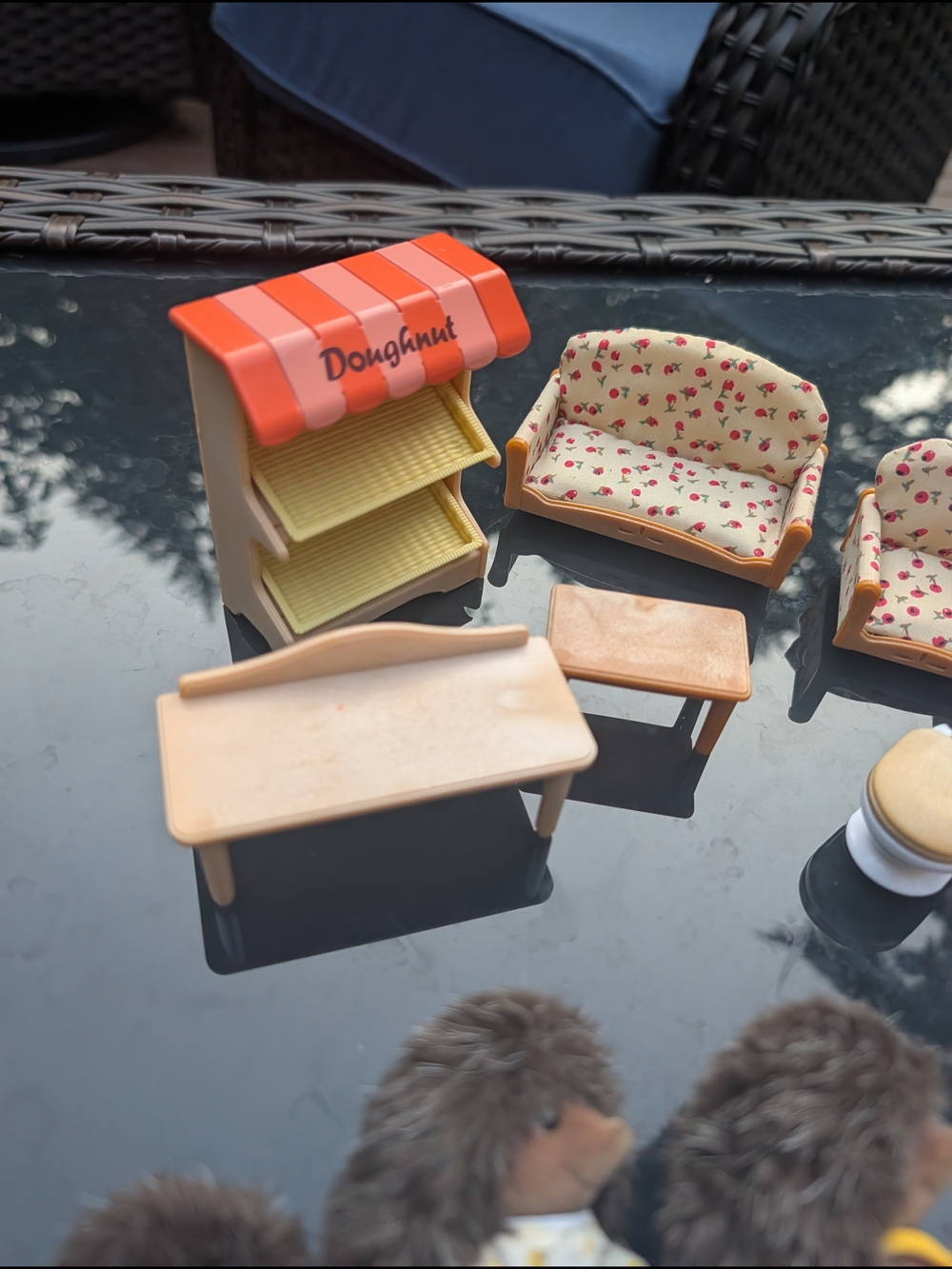 Lot Of Calico Critters Furniture And Animals - Picture 2 of 8